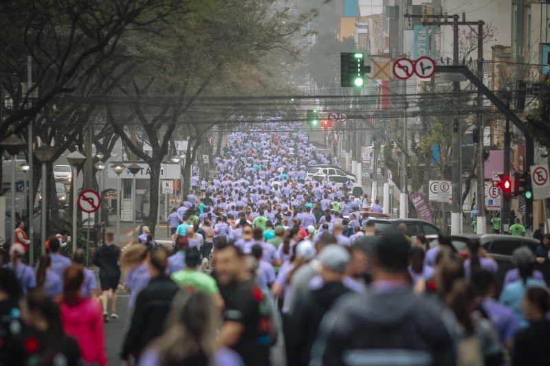 Participantes correram pelas principais ruas do Centro do município (Marcio Cunha)