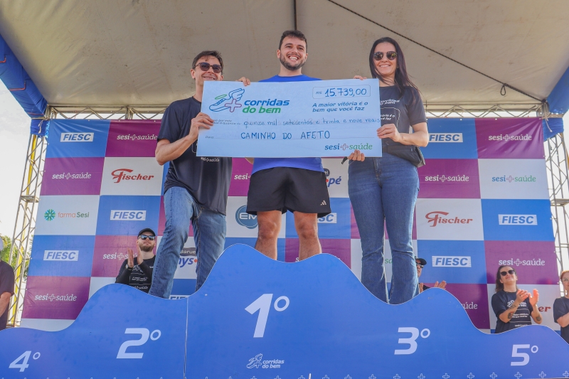 Representante do Caminho do Afeto recebe cheque na etapa de Florianópolis (Foco Radical)