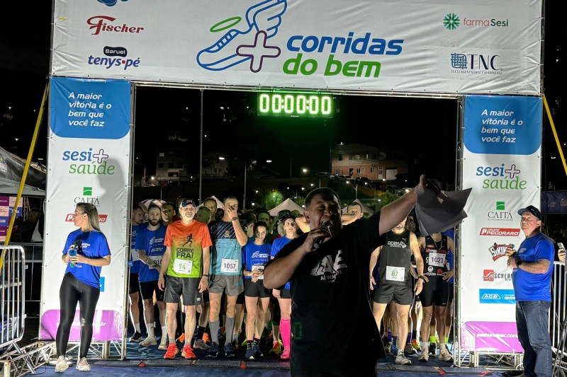 Participantes disputaram percursos de 5km e 10 km; largada foi no centro (Paulo Gonçalves)