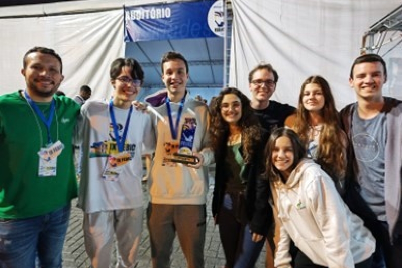 Turma de Florianópolis foi credenciada para feira internacional de ciências (Divulgação)