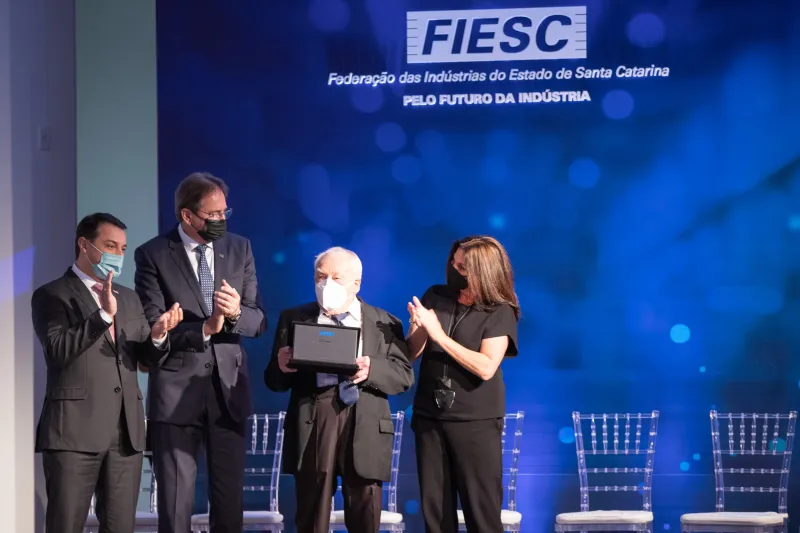 Em 2021, Maul recebeu homenagem da FIESC (foto: Filipe Scotti)