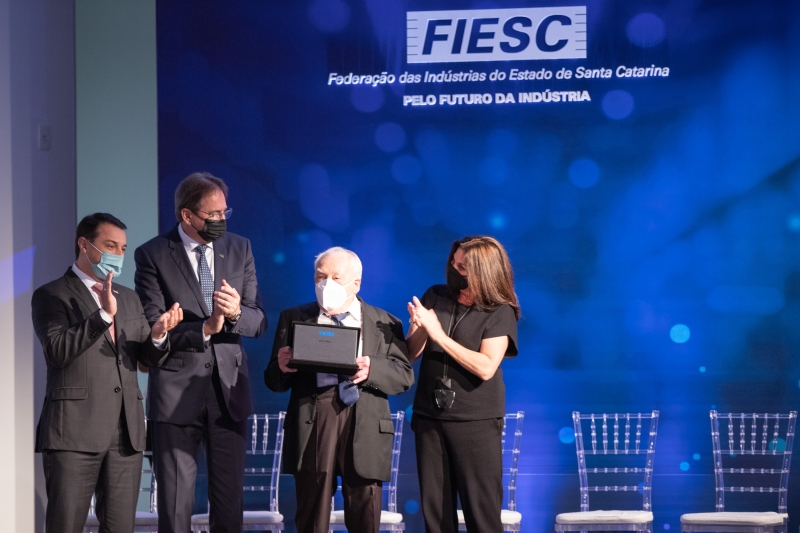 Em 2021, Maul recebeu homenagem da FIESC (foto: Filipe Scotti)