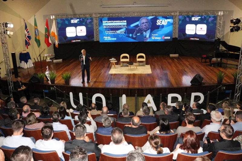 Palestra teve como tema "Oportunidade e riscos da nova economia". Foto: Divulgação