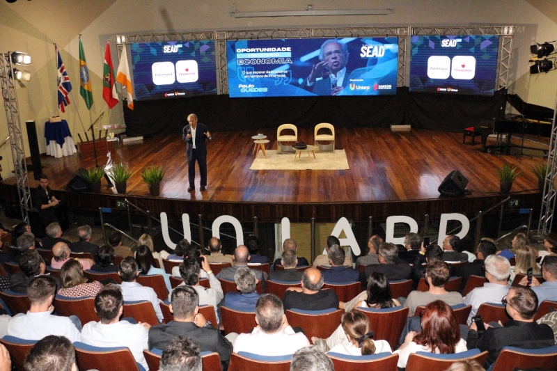 Palestra teve como tema "Oportunidade e riscos da nova economia". Foto: Divulgação