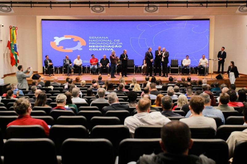 Evento debate inovação na lei trabalhista e cultura de negociações coletivas. (Foto: FIESC)