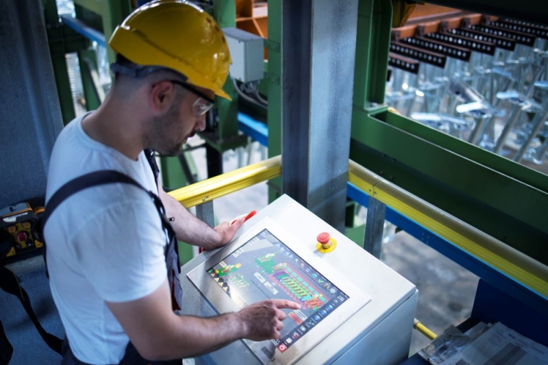Brasil se alinha a outros países e coloca política industrial como centro da estratégia. (Foto: Freepik)