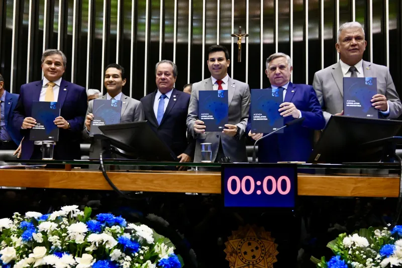 Documento reúne 135 proposições acompanhadas pelo setor industrial. (Foto: Iano Andrade / CNI)