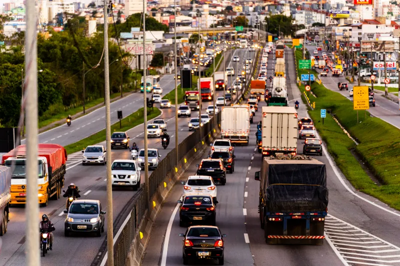 Congestionamentos são constantes na BR-101 (foto: Heitor Pergher)