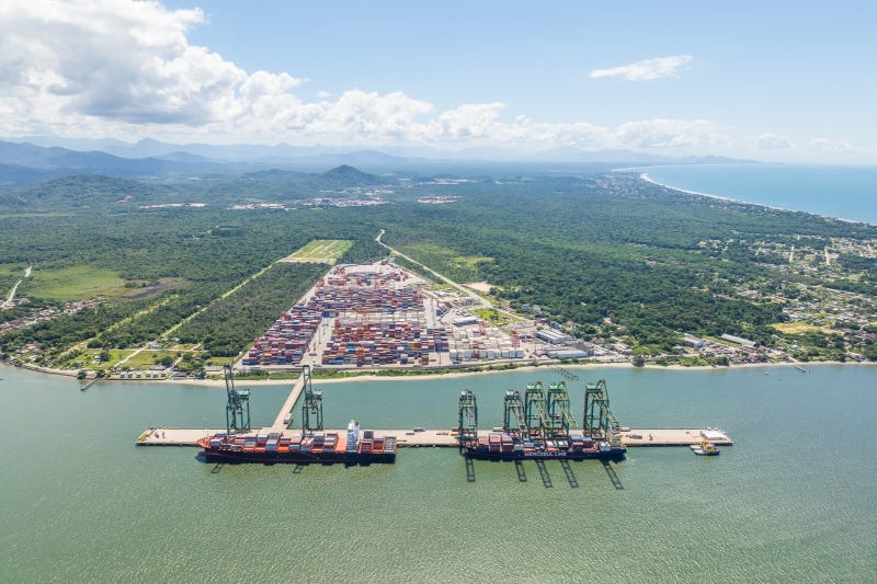 Iniciativa vai permitir a operação de navios de 366 metros. (Foto: Porto Itapoá)