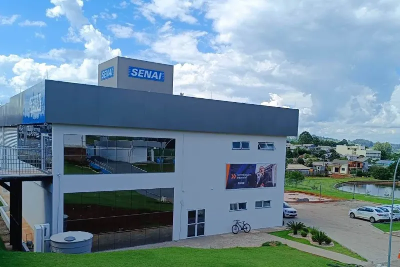 Fachada do SENAI de Pinhalzinho; unidade atenderá 20 municípios da região (Divulgação)