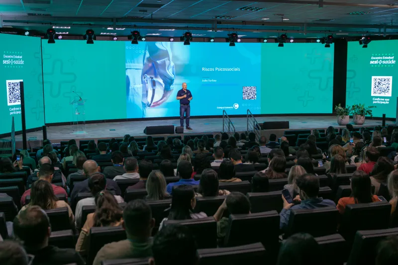 Psicólogo Julio Turbay ministrou workshop sobre fatores psicossociais (Filipe Scotti)