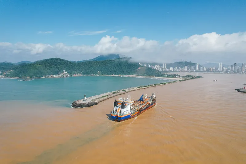 Dragagem de manutenção é essencial para operação do complexo portuário. (Foto: Porto de Itajaí)