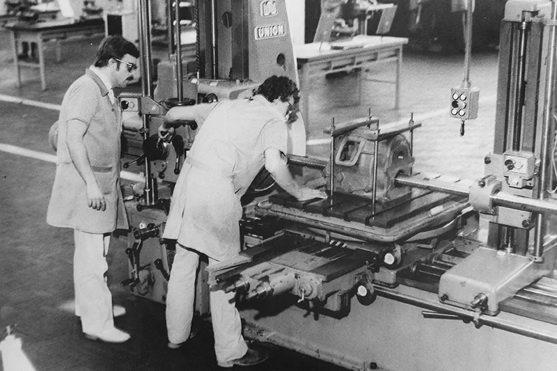 O SENAI catarinense qualificou para o trabalho na indústria milhares de pessoas oriundas da área rural, acompanhando o processo de urbanização do Estado e garantindo a alta empregabilidade dos egressos – Fotos: Acervo cultural FIESC