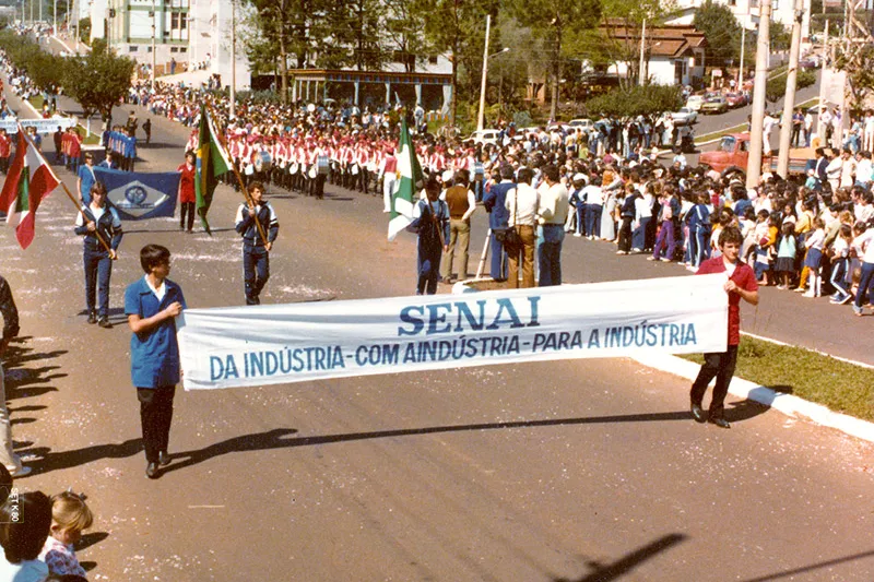 O SENAI catarinense qualificou para o trabalho na indústria milhares de pessoas oriundas da área rural, acompanhando o processo de urbanização do Estado e garantindo a alta empregabilidade dos egressos – Fotos: Acervo cultural FIESC