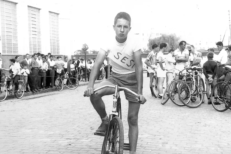 SESI e SENAI de Santa Catarina passaram a atender os trabalhadores da indústria após a fundação da FIESC, oferecendo serviços de educação profissional e básica, lazer e saúde (Foto: Acervo Cultural FIESC)