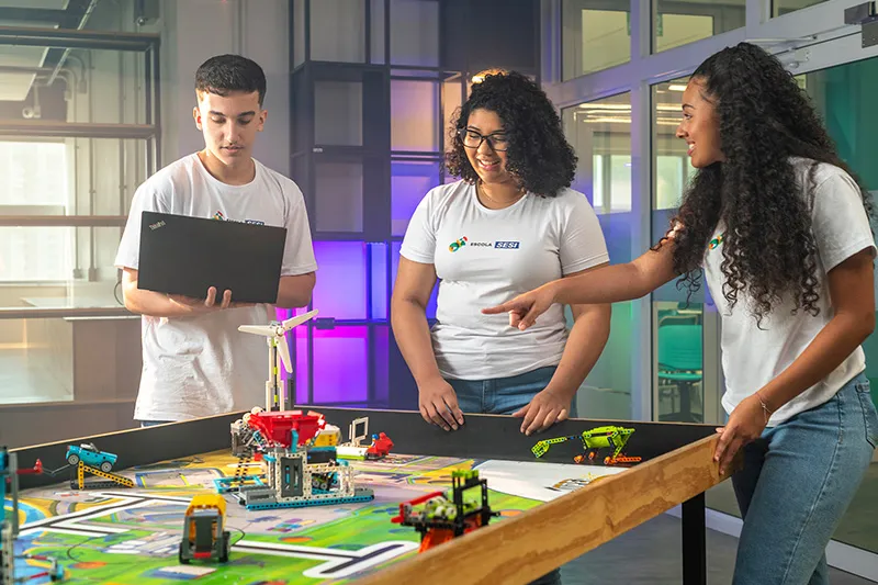 Para multiplicar resultados educacionais, as metodologias, ferramentas e expertises da Rede SESI são compartilhadas com escolas públicas de todo o Estado – Foto: Arquivo FIESC