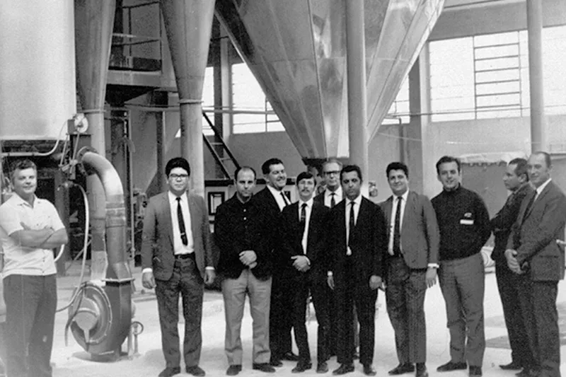 Cenas da indústria catarinense entre os anos 1950 e 1960: setor têxtil no Vale do Itajaí, de alimentos no Oeste e indústria cerâmica no Sul