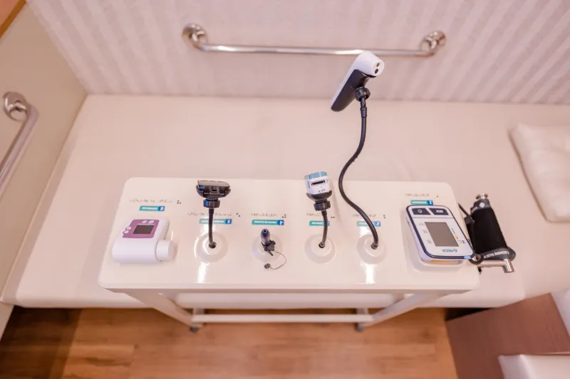 Estações têm equipamentos, como medidor de pressão, oxímetro e termômetro