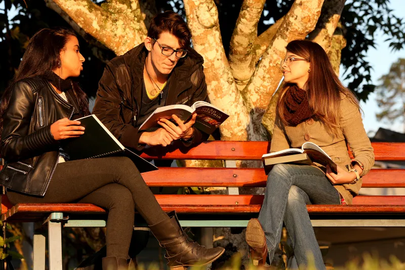 Jovens qualificados têm mais chances de conseguirem vaga no mercado de trabalho (Marcelo Kopcki)