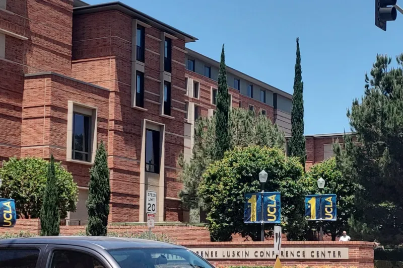 Na Universidade da Califórnia, UniSENAI tratou de mobilidade elétrica e transição energética