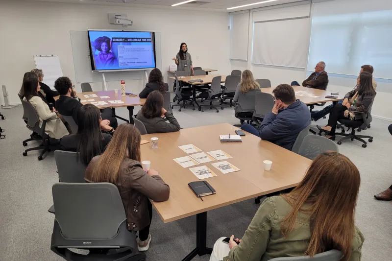 Condução do encontro, em Florianópolis, é da professora e escritora Maíra Blasi (Julio Gomes)