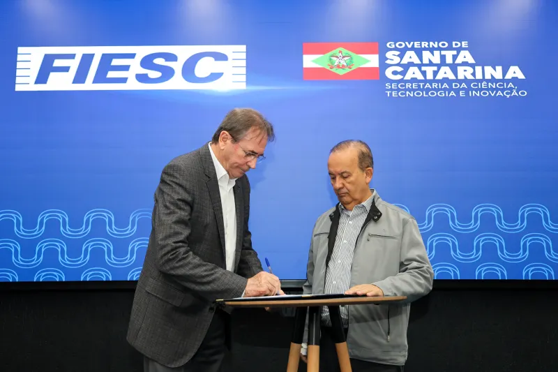 Assinatura do protocolo ocorreu durante a inauguração do novo laboratório Multicyber, em Joinville. Foto: Roberto Zacarias