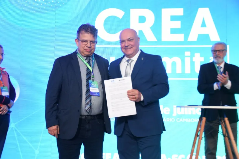 Assinatura foi realizada na sexta (25), no CREA Summit 2025, em Balneário Camboriú (Divulgação)