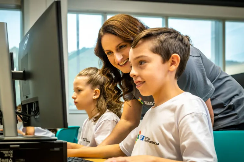 Desempenho tem relação com programa bilíngue da rede, que prepara para cidadania global