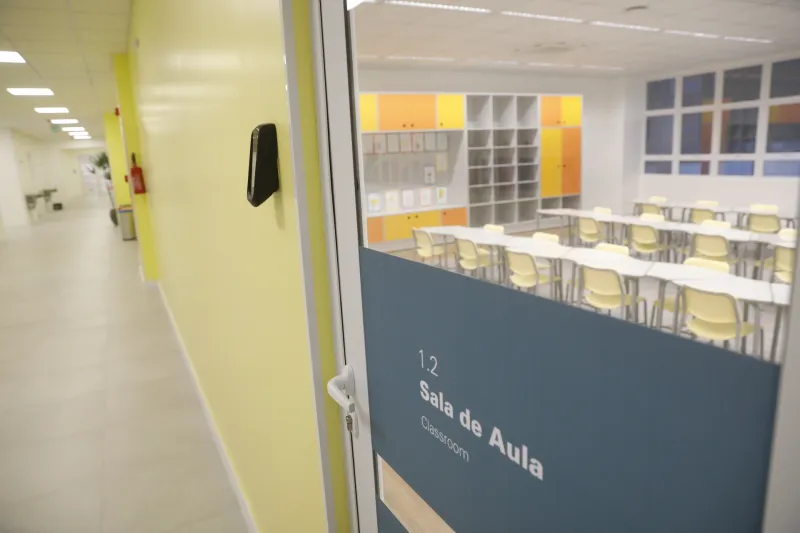 São 26 salas de aula, projetadas para segurança e conforto de alunos e professores