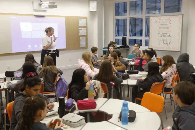 Disposição das carteiras está alinhada à abordagem de ensino inovadora