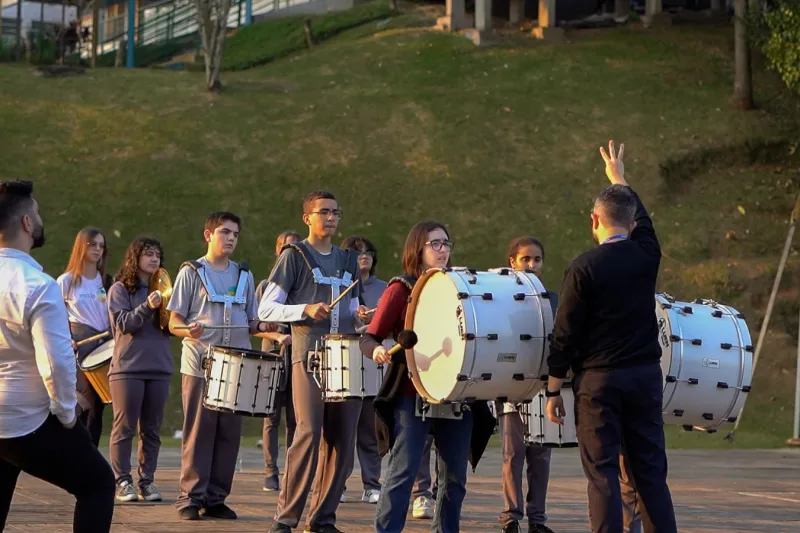 Estudar música fortalece áreas ligadas à memória, raciocínio e concentração (Divulgação)