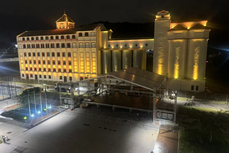 Palco de espetáculo para 2 mil pessoas terá 300 metros quadrados (Divulgação)