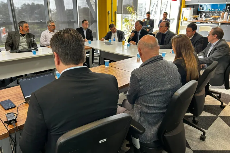 Comitê reuniu-se no Instituto SENAI de Inovação em Sistemas Embarcados, em Florianópolis.