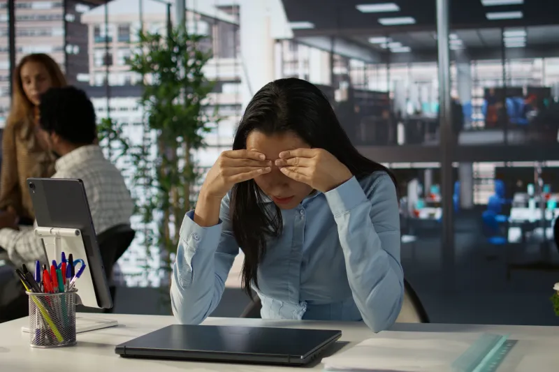 Enquanto o burnout leva à exaustão física e emocional, o rust out provoca apatia (Freepik)