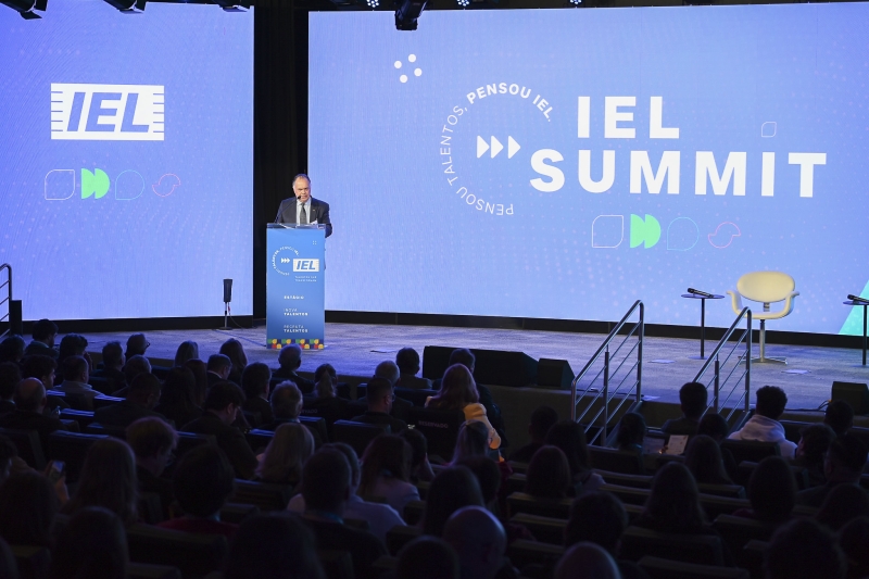 IEL Summit destaca empregabilidade e reconhece estagiários de excelência