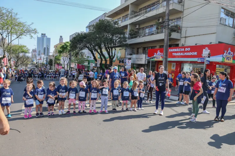 Crianças e adolescentes participaram da maratoninha (Débora Favretto)