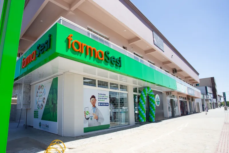 Loja tem portfólio de medicamentos de marca e genéricos, além de cosméticos e serviços