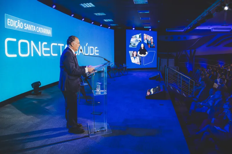 Presidente da FIESC, Gilberto Seleme, fez a abertura do evento em Florianópolis (José Somensi)