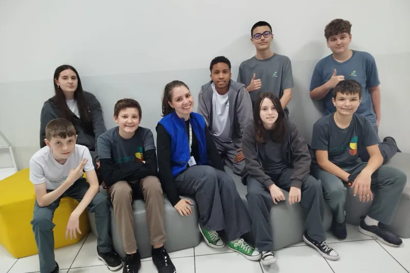 Parte dos estudantes que se destacaram na competição nacional (Divulgação)