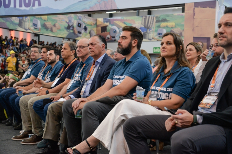 Dirigentes da FIESC, prefeito e empresários também participaram da cerimônia