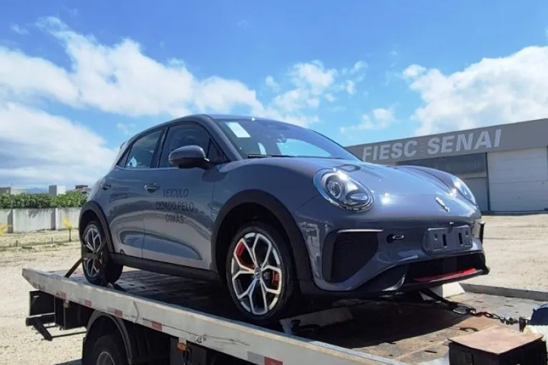 Grupo Dimas doou um Haval híbrido e um Ora elétrico para cursos em Palhoça (Divulgação)