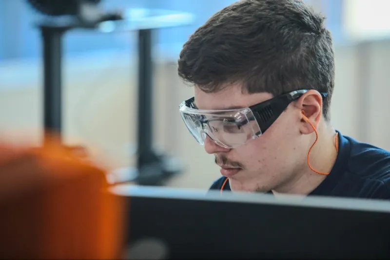 Quase metade dos jovens brasileiros tem interesse em trabalhar na indústria (JP Rodrigues/SENAI)