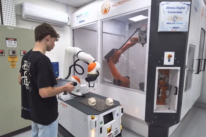 Programa oferecerá 40 bolsas em cada curso; aulas são em Florianópolis e Joinville (Divulgação)