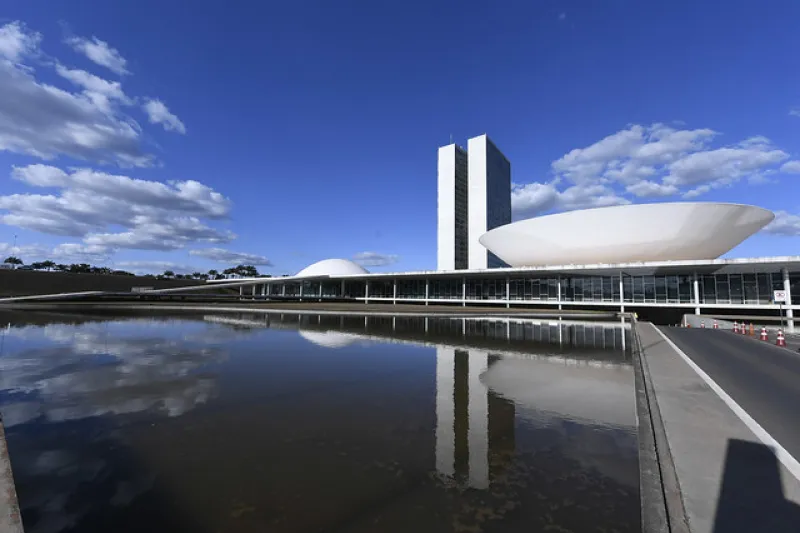 Compensação da isenção do IR deveria vir de corte de despesas, diz FIESC