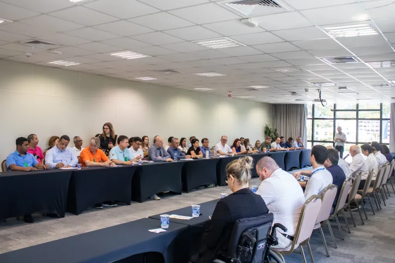 Empregadores e trabalhadores se reúnem para negociar atualização do mínimo regional