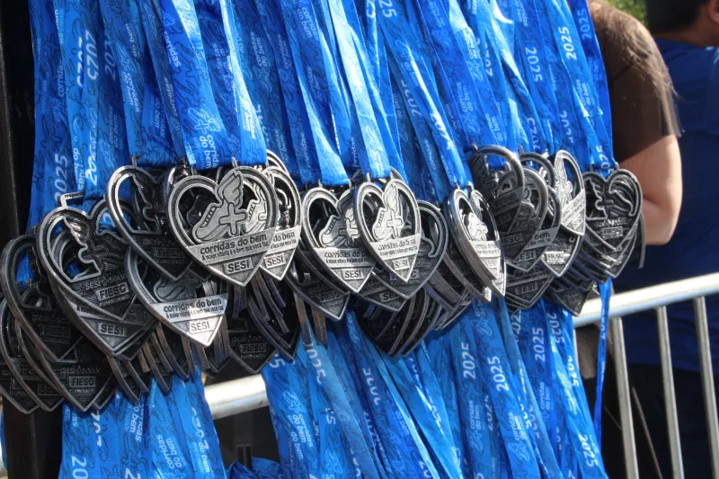 Medalhas entregues aos participantes que completam trajetos do circuito (Divulgação)