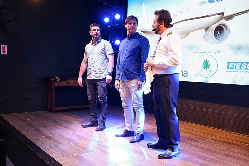 FIESC reforça aproximação com sindicatos durante posse do Sindimade em Rio do Sul