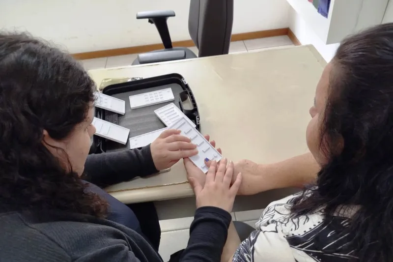 Material é impresso em 3D para dar segurança durante uso do telefone celular