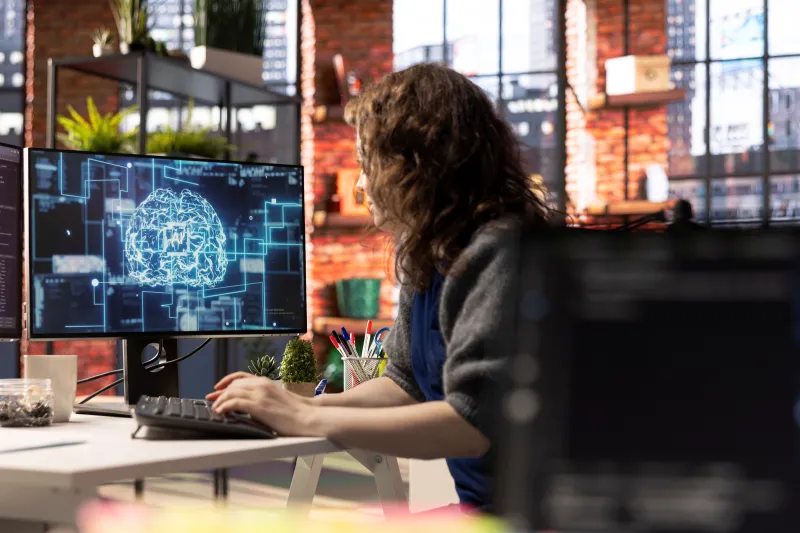 Entre os participantes, 56% dizem contar com apoio da empresa para usar IA (Freepik)