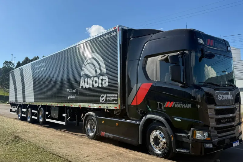 Com a nova carreta, a cada sete deslocamentos, um deixa de ser necessário, o que diminui os custos logísticos e o consumo de combustível. Foto: Divulgação/Aurora Coop